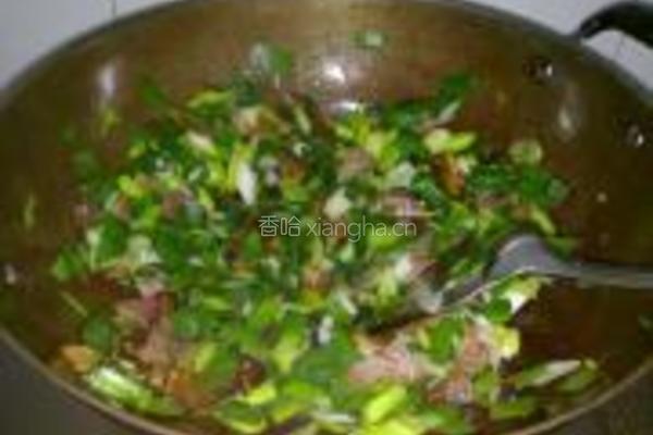 大蒜炒腊肉的做法图解9