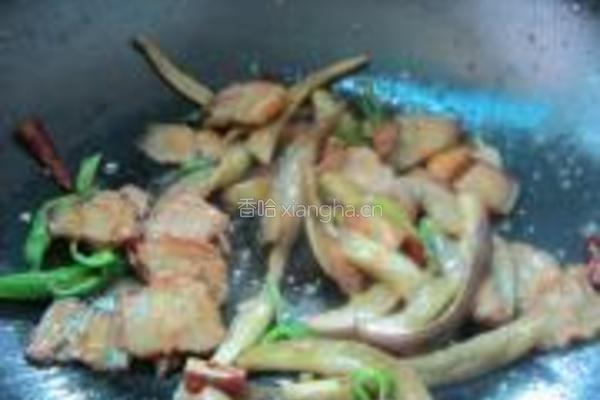 茄条炒腊肉的做法图解8