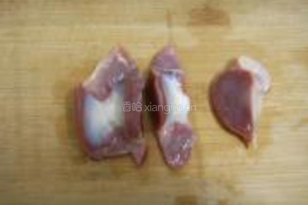 西芹炒鸡杂&鸡肫的做法图解1