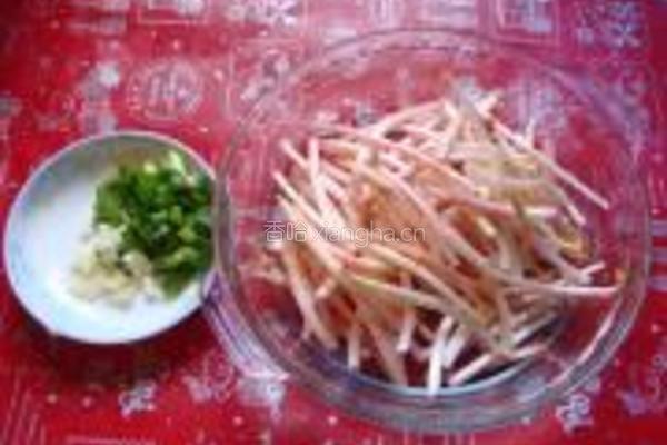 折耳根拌胡豆的做法图解2