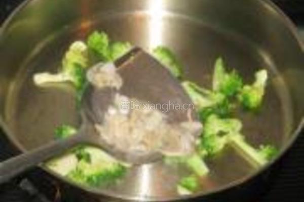 西兰花蛤蜊粥的做法图解4