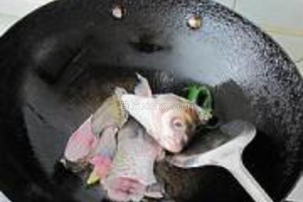 鱼头鱼尾豆腐汤的做法图解2