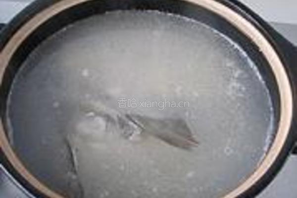 鱼头鱼尾豆腐汤的做法图解4