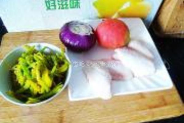 黄花鸡翅的做法图解1