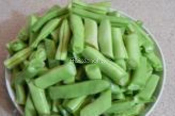 干煸肉末四季豆的做法图解2