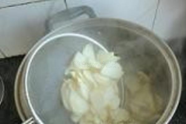 茨菰蒜苗炒肉片的做法图解3