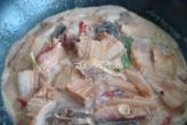 腊鱼腐竹烧五花肉的做法图解9