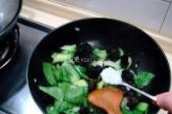 木耳鸡蛋炒油菜的做法图解5