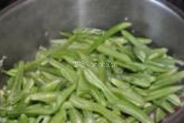长扁豆炒培根的做法图解4