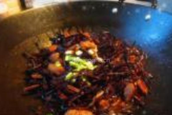 干蕨菜炖肉的做法图解10