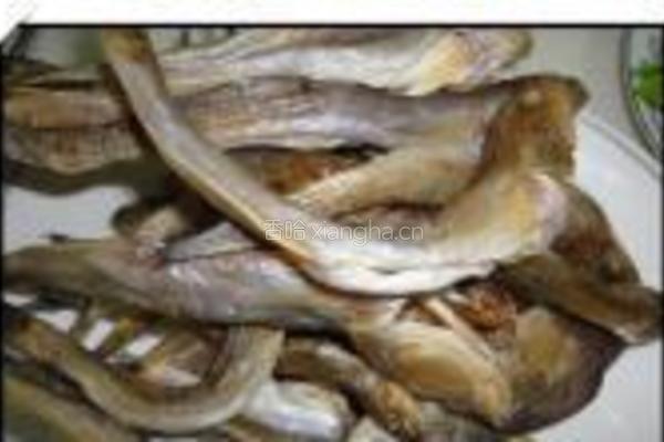 青红椒煸小鱼干的做法图解4