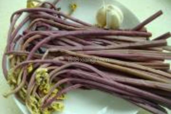 凉拌蕨菜的做法图解1