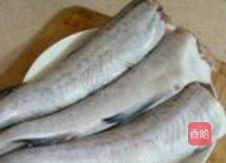 无头鱼炖豆腐的做法图解1