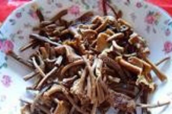 茶树菇烧肉的做法图解1