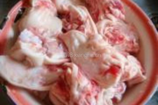 脱骨猪蹄的做法图解1