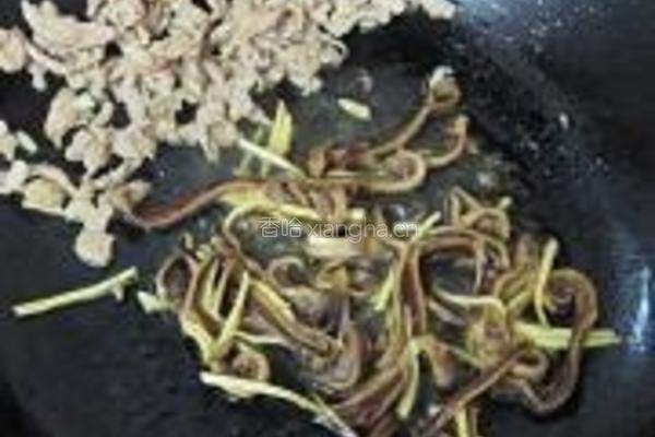 鹰嘴豆鱿鱼丝小炒的做法图解13