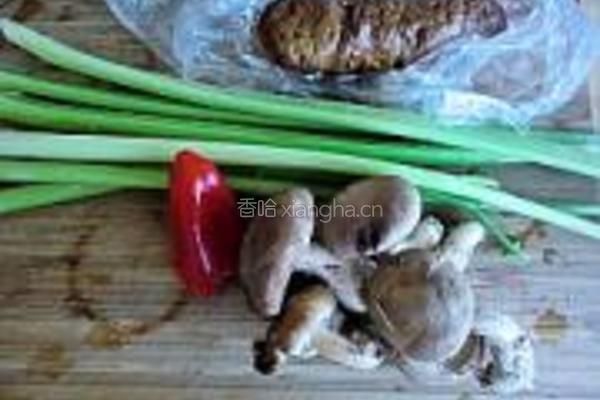 芹菜炒面筋的做法图解1