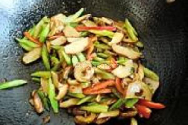 芹菜炒面筋的做法图解13