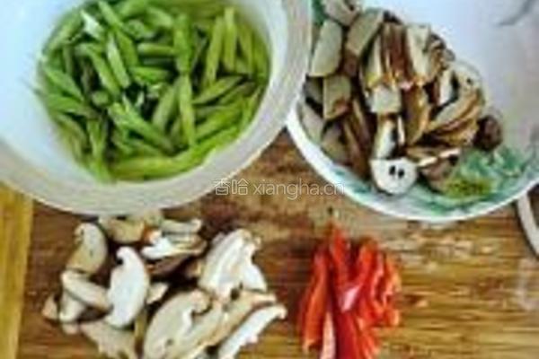 芹菜炒面筋的做法图解2