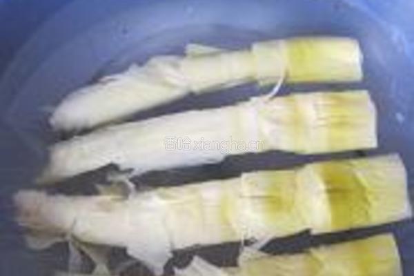 煎酿金枪鱼春笋卷的做法图解4