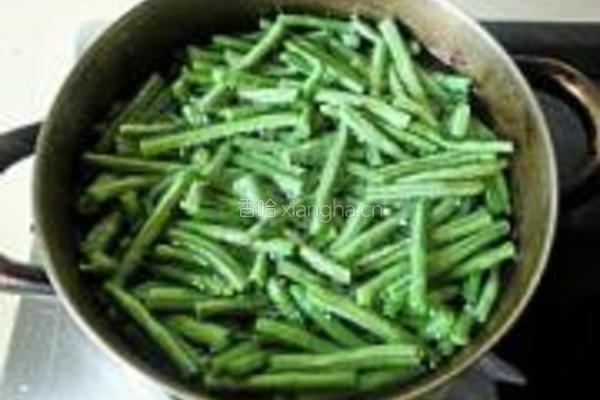 豆角炒香肠的做法图解2