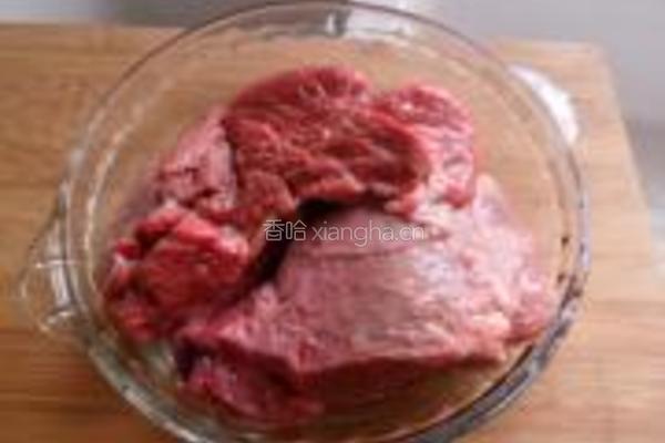 卤牛肉的做法图解1