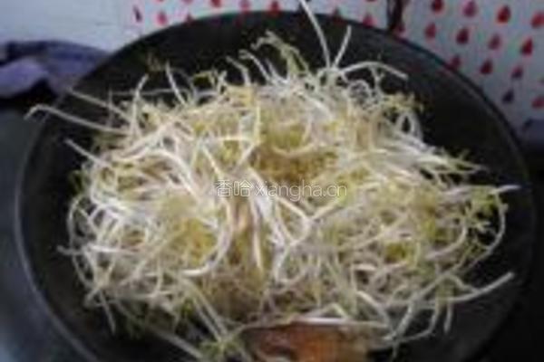 绿豆芽炒肉的做法图解5