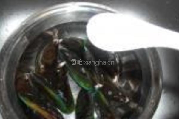 粉丝蒜蓉蒸青口的做法图解5