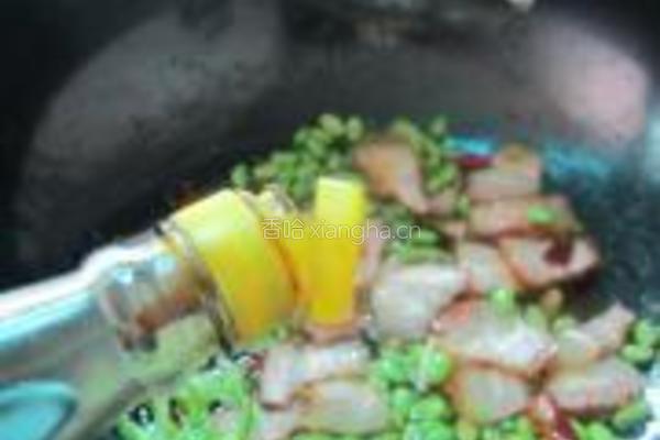 鲜黄豆炒腊肉的做法图解7