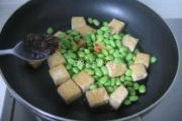 臭豆腐烧毛豆的做法图解6