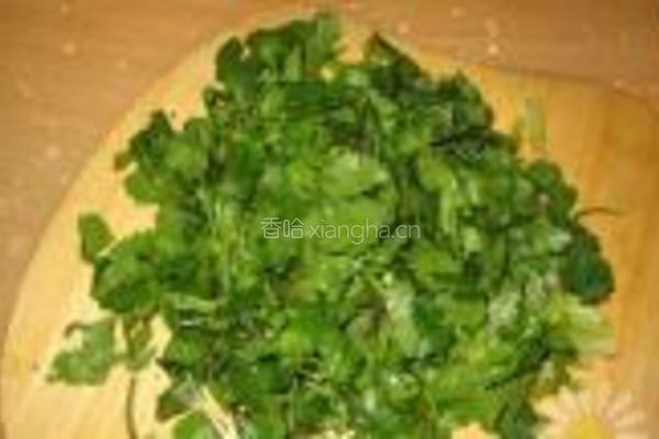 香菜豆干炒花生的做法图解2
