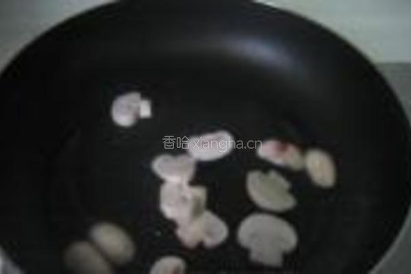 茭白炒口蘑的做法图解2