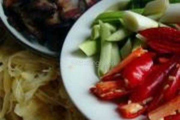 广西酸笋炒酱油肉的做法图解4