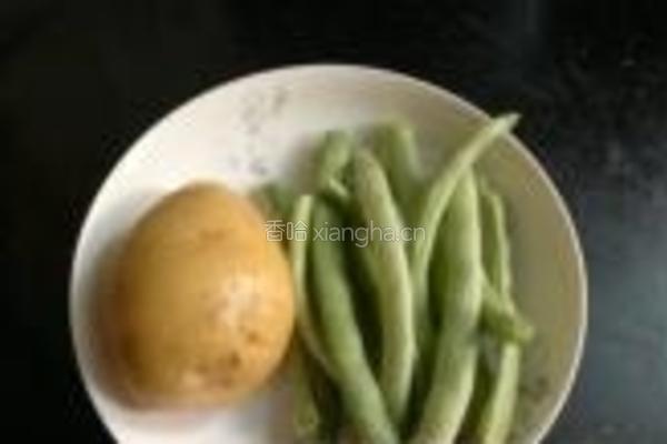 四季豆烧土豆的做法图解1