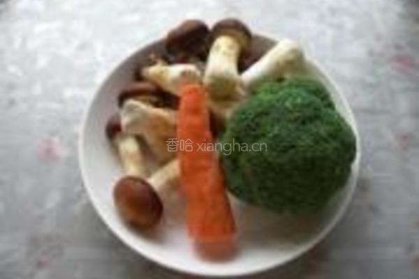 西兰花拌蘑菇的做法图解1