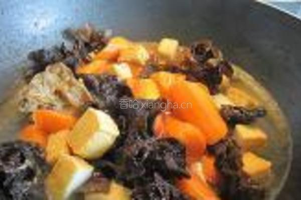 木耳萝卜焖豆腐鱼饼的做法图解5