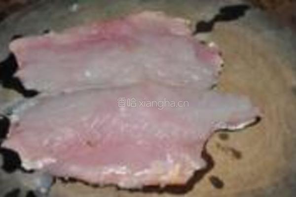大蒜炒黑鱼片的做法图解1