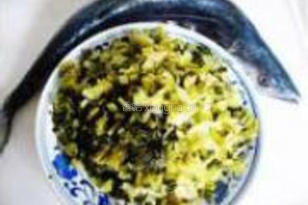 雪菜烧马鲛鱼的做法图解1