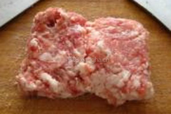 槐花猪肉水饺的做法图解1