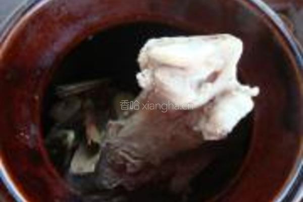 猪骨汤炖白菜海带的做法图解5