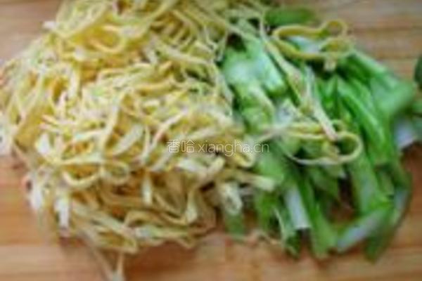 青菜炒豆皮丝的做法图解1