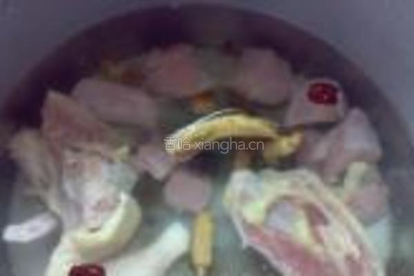 花旗参田七煲鸡汤的做法图解2