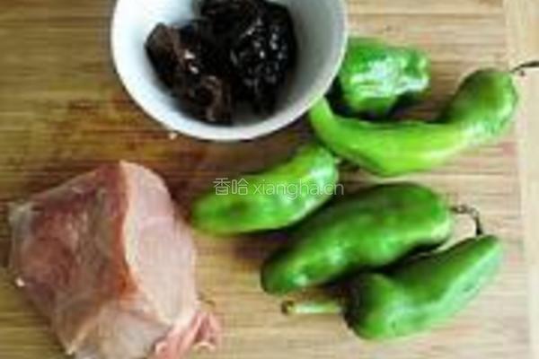 青椒炒肉丝的做法图解1