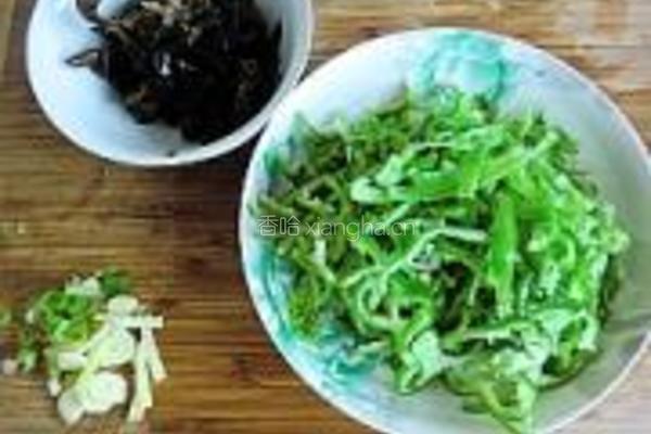 青椒炒肉丝的做法图解3
