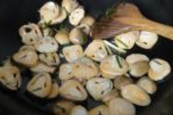 虾油草菇炒毛豆的做法图解7