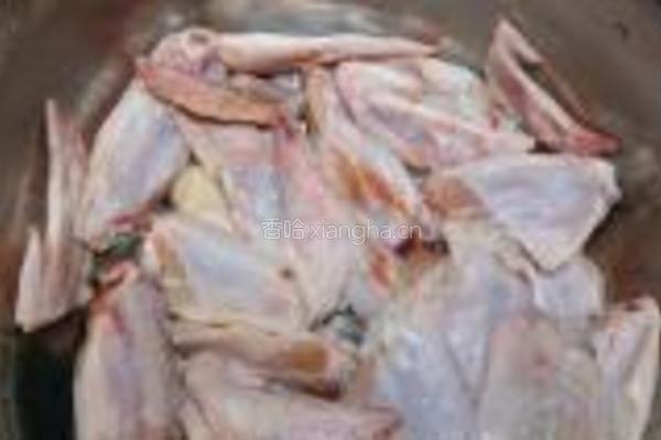 香辣干锅鸡翅的做法图解1