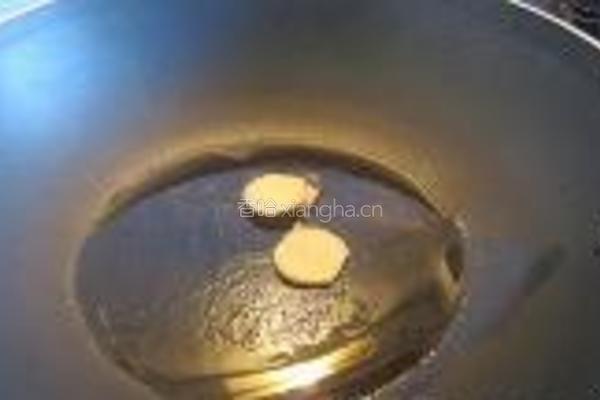 菠萝番茄炒牛肉的做法图解1