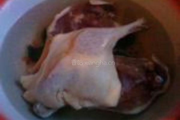 冬瓜鸭腿煲的做法图解1