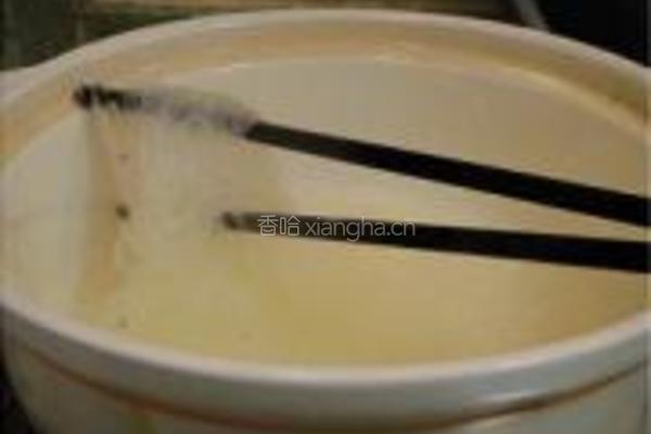 酸菜鸭血粉丝煲的做法图解4