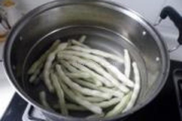 蒜泥芸豆的做法图解2